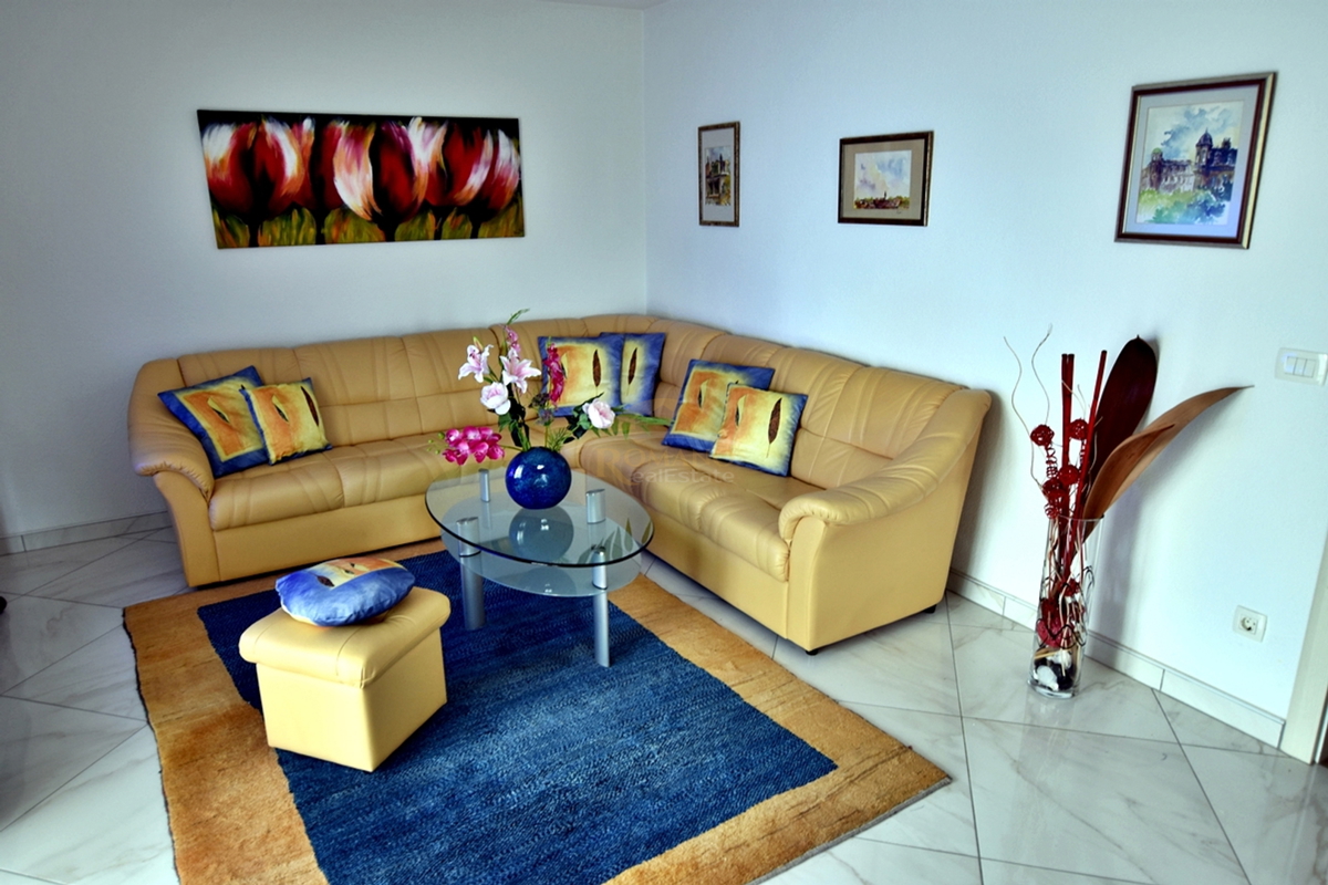 Vrhunsko urejena hiša na Čiovu/Okrug Gornji s prekrasnim odprtim razgledom